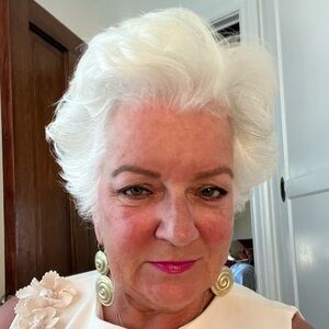 Meet your Posher, Cynthia